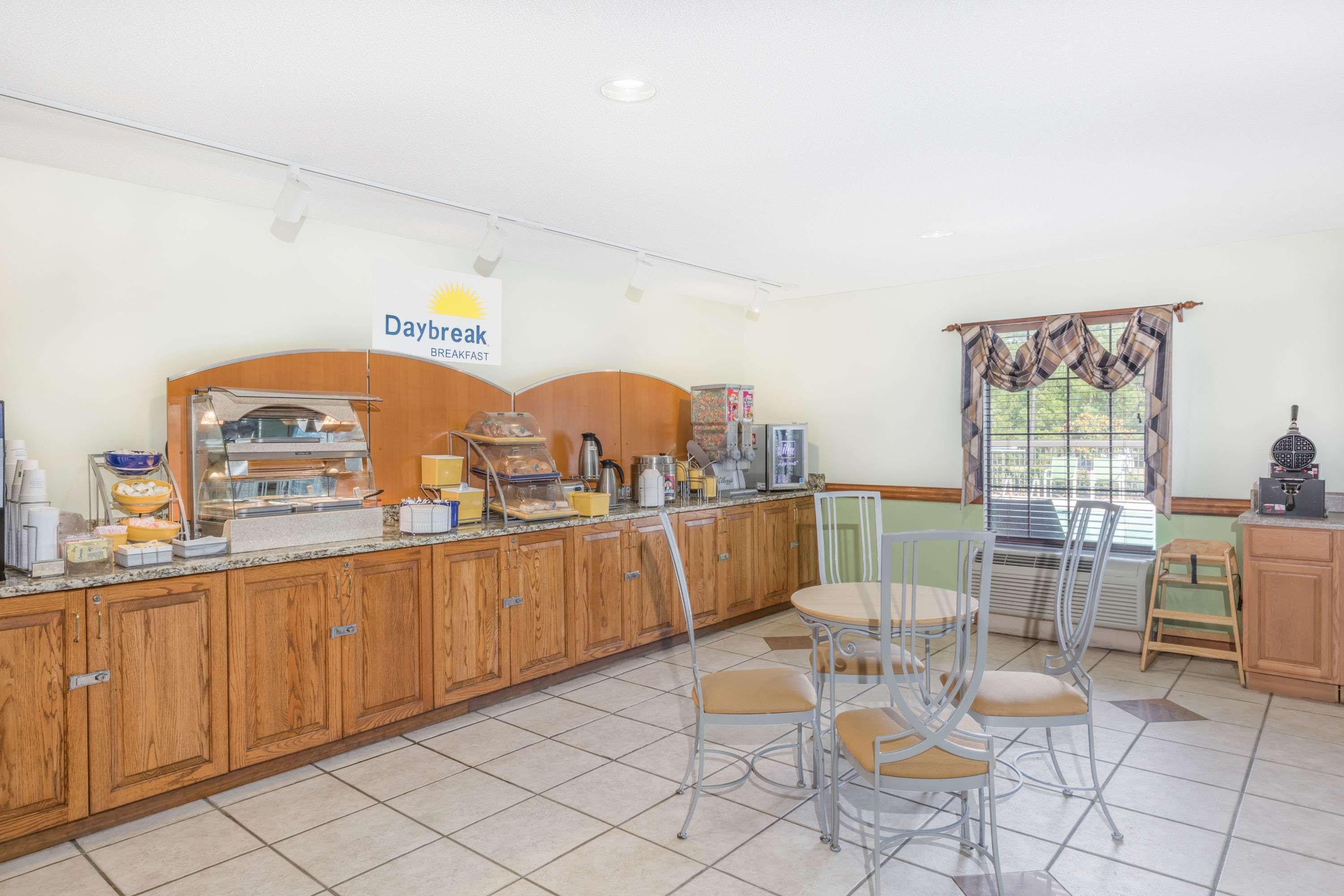 Days Inn By Wyndham Shallotte Buitenkant foto